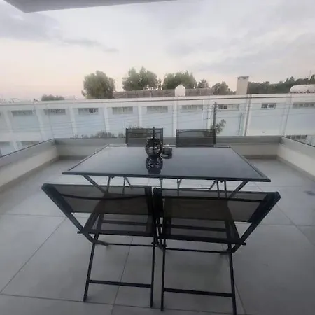 Luxury 2 Bedroom דירה לרנקה